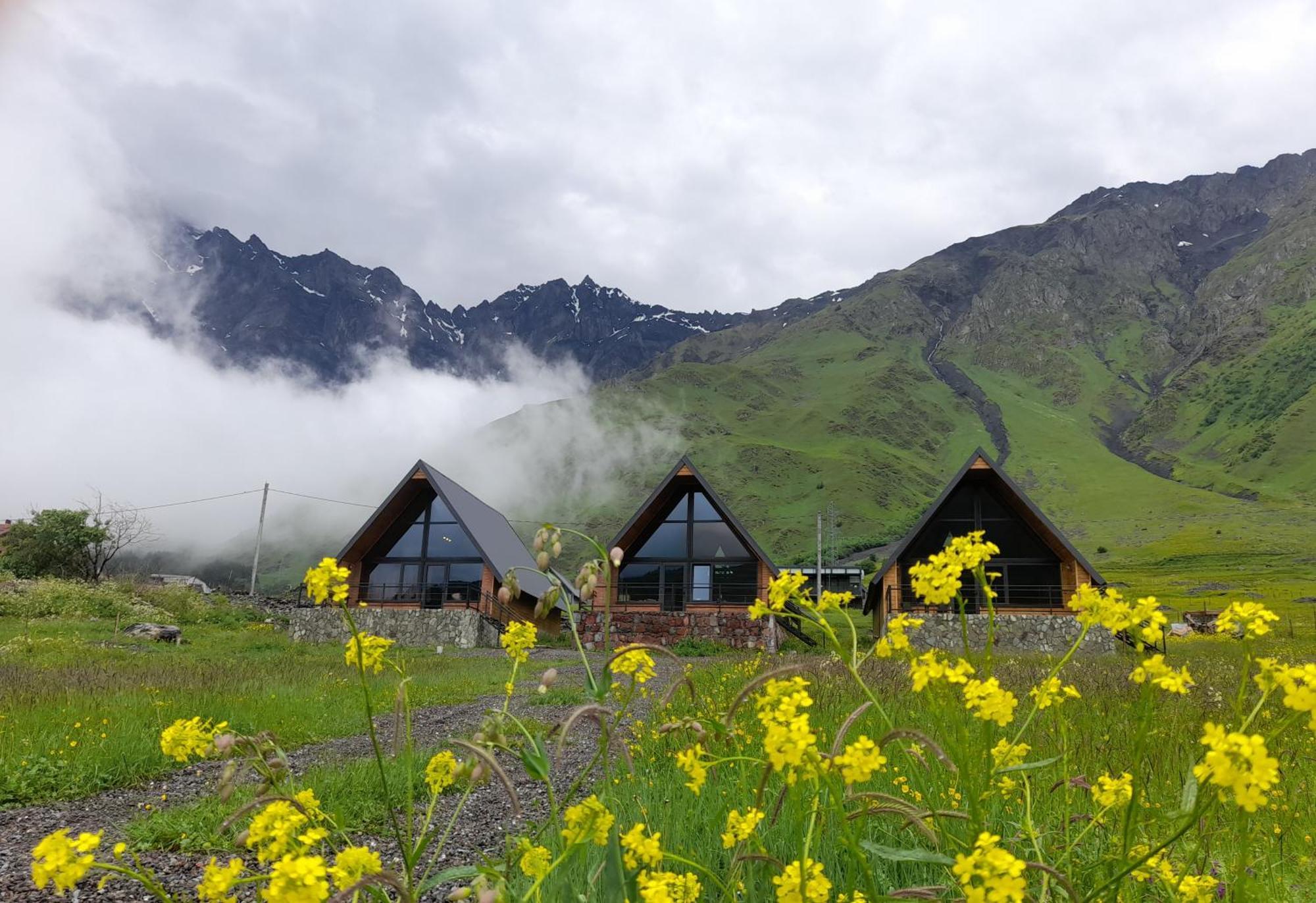 Kera Cottages Kazbegi Экстерьер фото